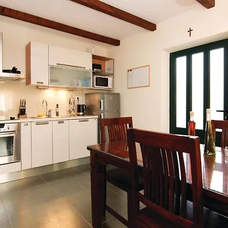 Holiday home Cozy In Zrnovnica
