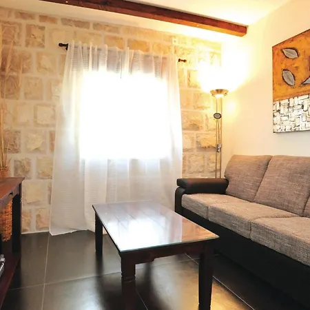 Cozy In Holiday home Zrnovnica